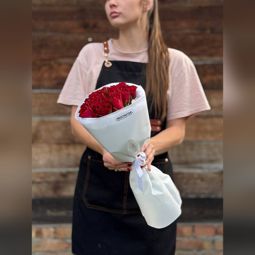 Страстный букет из 15 красных роз Кения 40 см