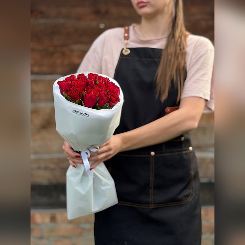 Страстный букет из 15 красных роз Кения 40 см